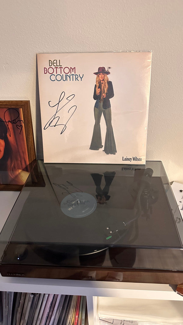 Lainey Wilson - Bell Bottom Country
